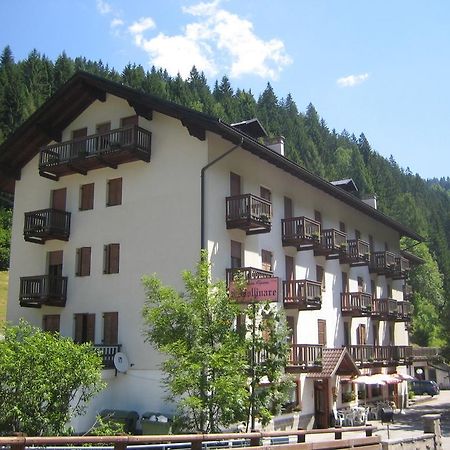 Casa Alpina Sant'Apollinare Hotell Falcade Exteriör bild