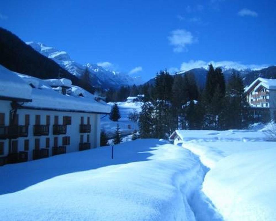 Casa Alpina Sant'Apollinare Hotell Falcade Exteriör bild