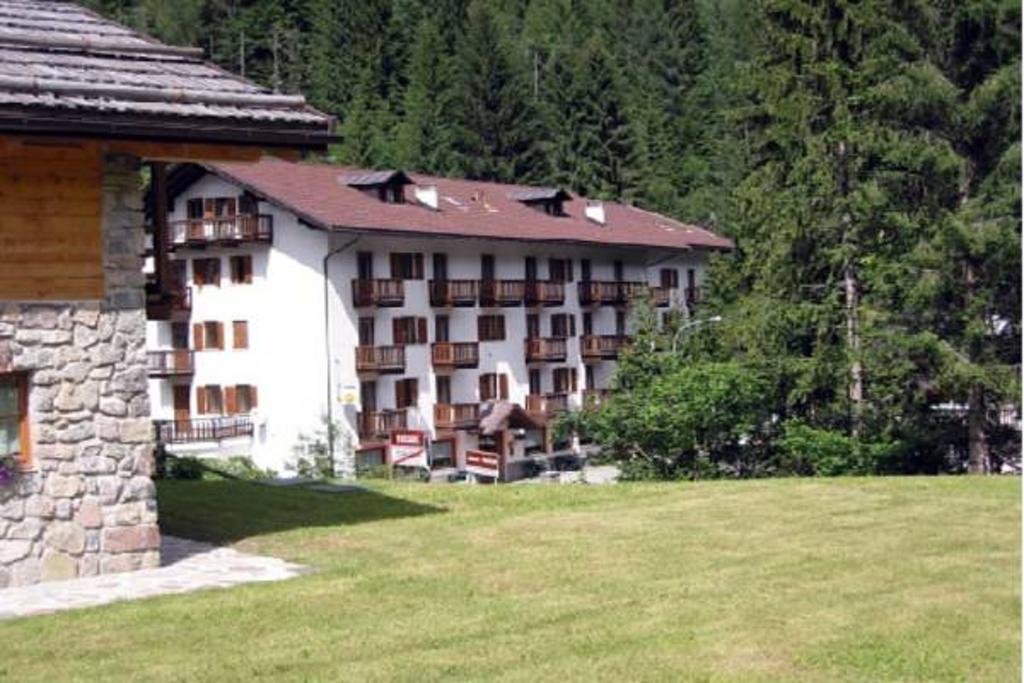 Casa Alpina Sant'Apollinare Hotell Falcade Exteriör bild