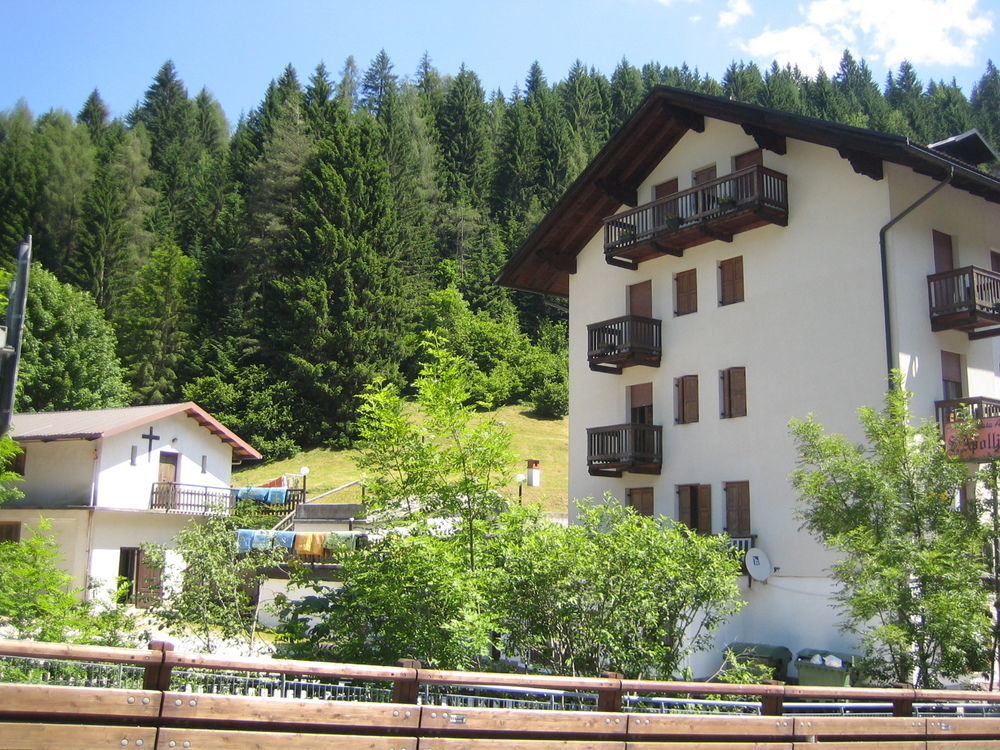 Casa Alpina Sant'Apollinare Hotell Falcade Exteriör bild
