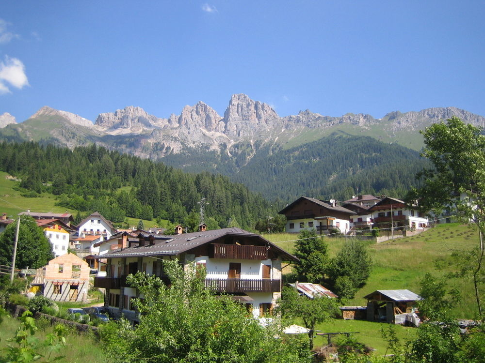 Casa Alpina Sant'Apollinare Hotell Falcade Exteriör bild