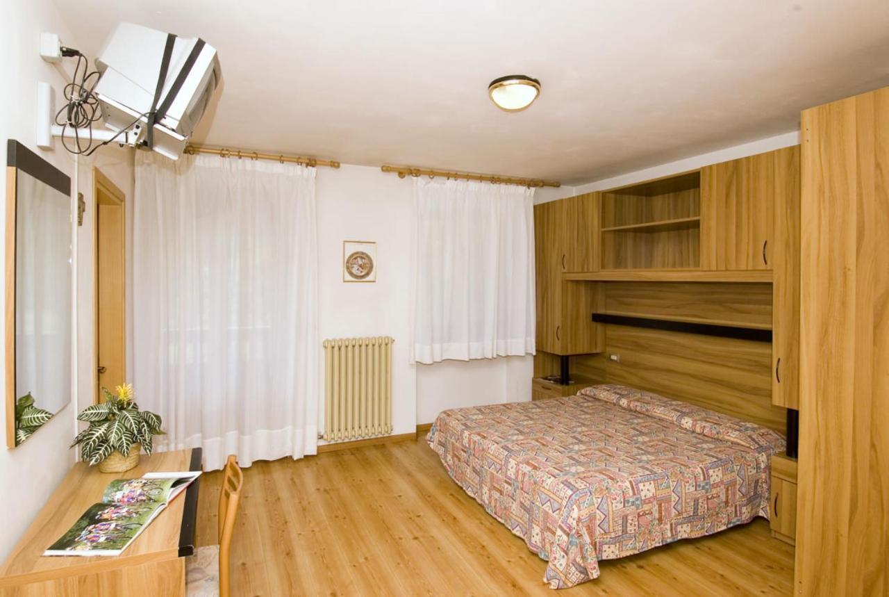Casa Alpina Sant'Apollinare Hotell Falcade Exteriör bild